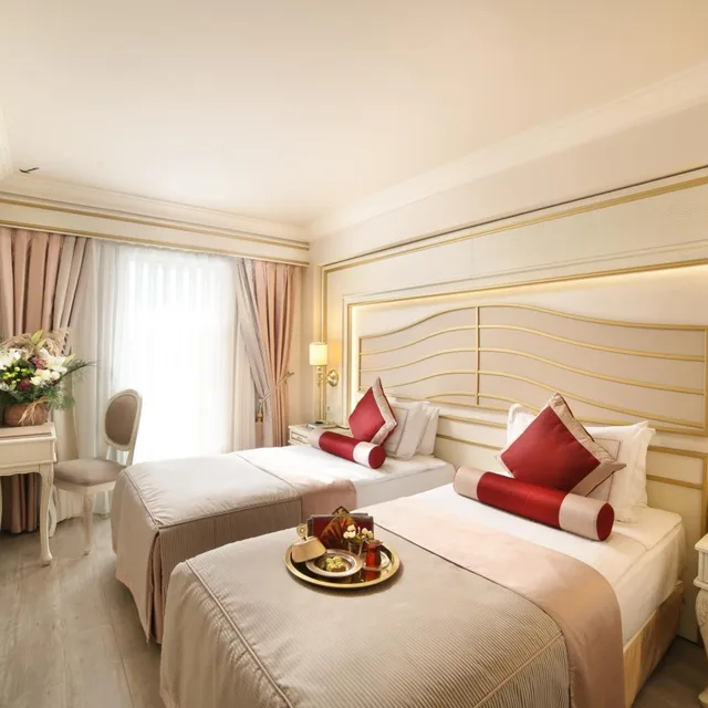 غرفة ديلوكس بسرير كينج بشرفة، Halifaks Hotel 2/5