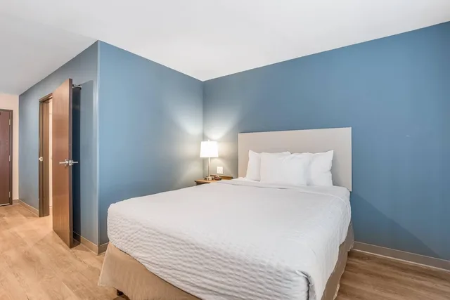 غرفة بسرير كوين لذوي الإعاقة، WoodSpring Suites Chicago Midway 1/5