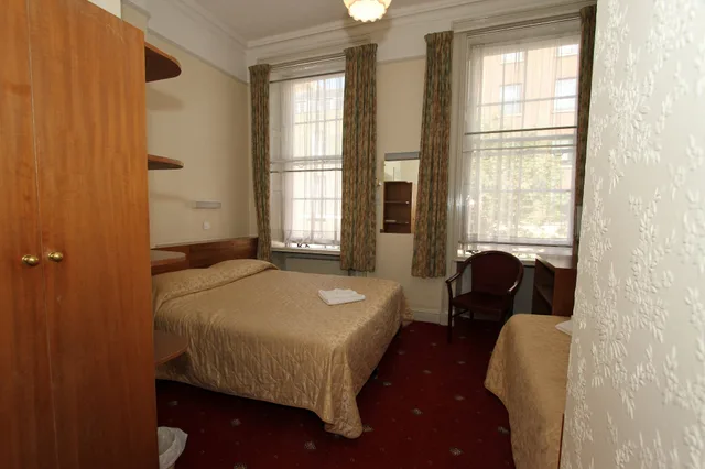 غرفة ثلاثية بسرير مزدوج وسرير فردي، Ridgemount Hotel 4/7