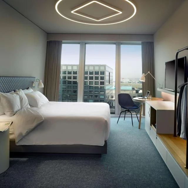 غرفة بسرير كينج في طابق مرتفع بإطلالة، Hyatt Place Zurich Airport The Circle 1/7