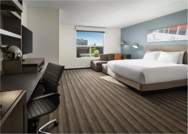 جناح بسرير كينج بغرفة نوم واحدة مع أريكة بمطبخ بحوض استحمام لذوي الإعاقة، Hyatt House San Jose Airport 1/4