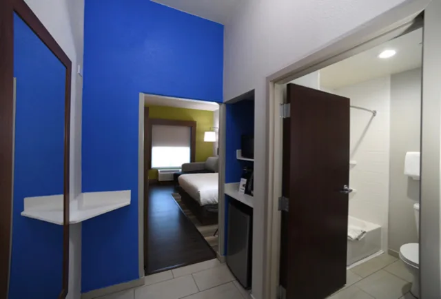 غرفة بسرير كينج، Holiday Inn Express Hotel & Suites Seguin 3/3