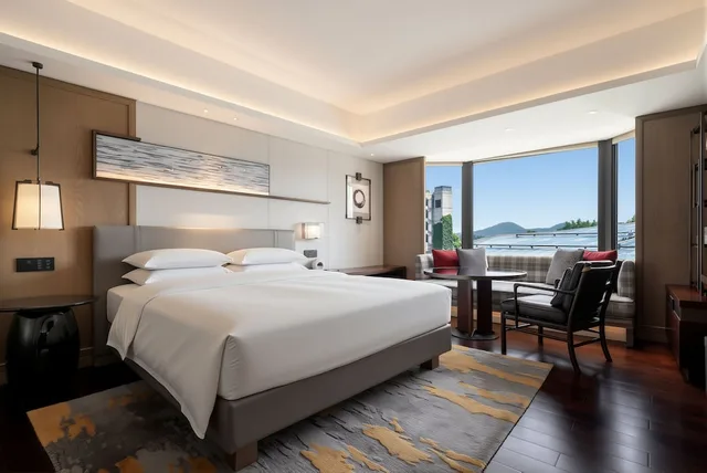 غرفة ديلوكس بسرير كينج، Grand Hyatt Hangzhou 1/4