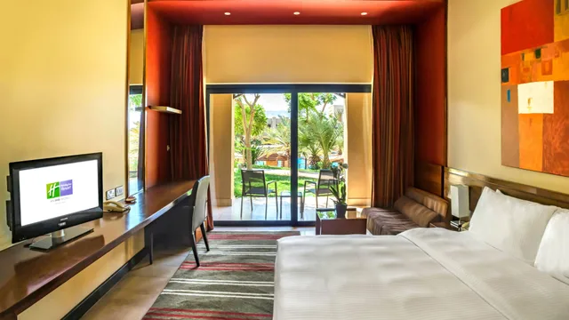 غرفة بسرير مزدوج بإطلالة على المسبح، Holiday Inn Resort Dead Sea 3/5
