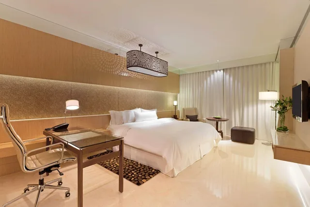 Room, King Bed, Pool View, The Westin Gurgaon New Delhi 5/10