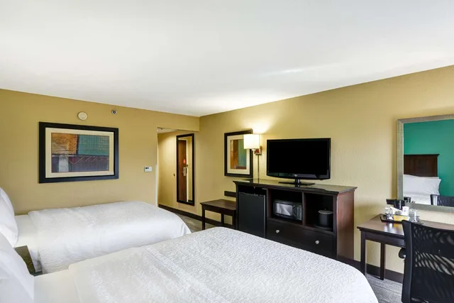 Room, 2 Queen Beds, City Side، Hampton Inn Mobile-East Bay/Daphne 1/2