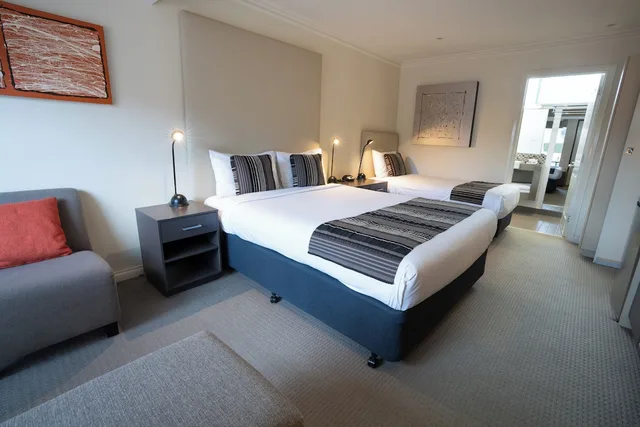 Deluxe, 1 Queen and 1 Single Bed, Sovereign Park Motor Inn 3/10