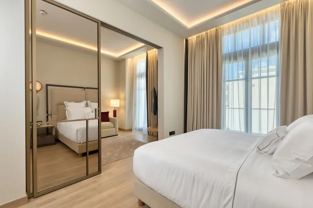 جناح بسرير كينج بإطلالة على المدينة بغرفتي نوم مع أريكة، Grand Hotel Kalamata 1/2