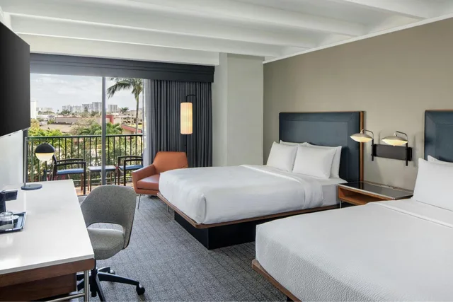 غرفة بسريرين كوين بإطلالة على المسبح في الطابق الأرضي، Courtyard Fort Lauderdale East Lauderdale By the Sea 2/4