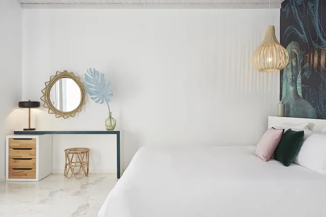 جناح ديلوكس بسريرين منفصلين بإطلالة على البحر، Kouros Hotel and Suites 1/5