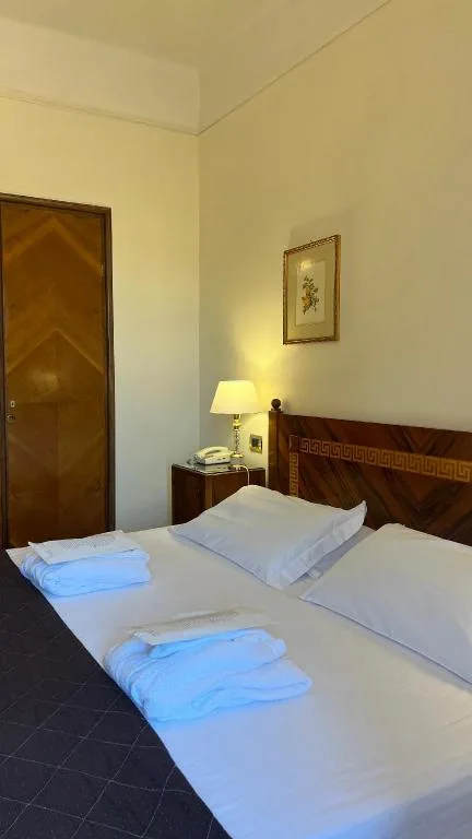 غرفة سوبيريور بسرير كينج بإطلالة على المدينة، Vittoria Hotel 1/10
