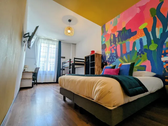 غرفة عائلية رباعية بسرير كوين وسرير بطابقين، Hotel Des Arts 1/1