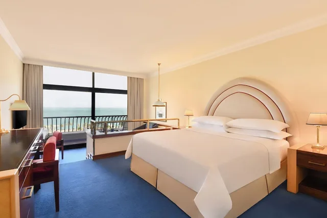 Deluxe, King Bed, Sea View, Balcony, Sheraton Grand Doha Resort & Convention Hotel 2/5