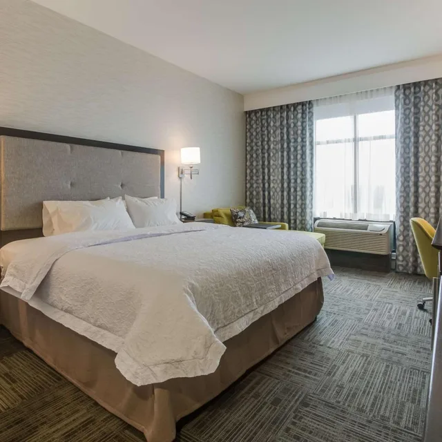 غرفة بسرير كينج بجاكوزي، Hampton Inn White House 1/5
