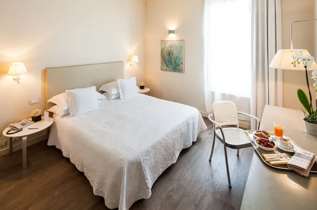غرفة كلاسيكية ثلاثية بسرير مزدوج وسرير فردي، COSMO HOTEL PALACE 2/3
