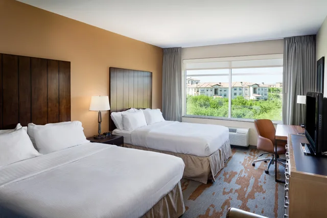 غرفة تنفيذية بسريرين كوين، Holiday Inn San Antonio Seaworld, an IHG Hotel 1/2