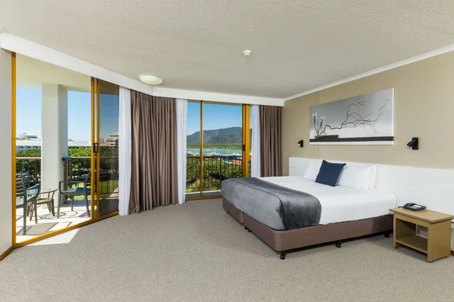 جناح سوبيريور بسريرين منفصلين وسرير كينج بشرفة، Pacific Hotel Cairns 1/10
