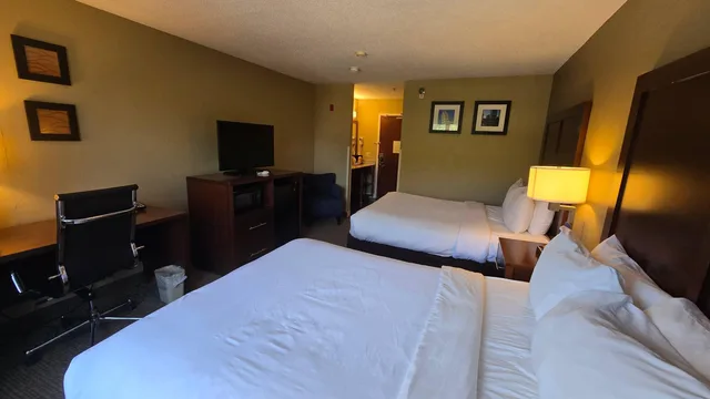 جناح بسريرين كوين، Comfort Inn and Suites Grafton Cedarburg 3/5