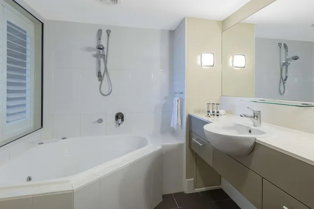 3 Bedrooms, Apartment, King and Twin Beds, Queen Bed, Pool View, Oaks Hervey Bay Resort and Spa 4/4