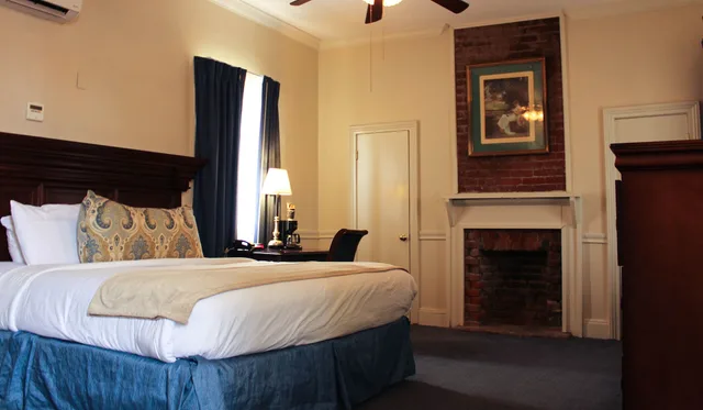غرفة بريميوم بسرير كينج، Hotel St Pierre French Quarter 3/10