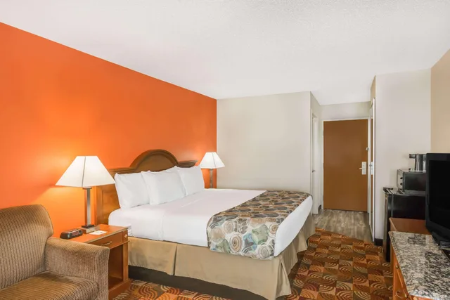 غرفة بسرير كينج، Days Inn By Wyndham Shallotte 2/3