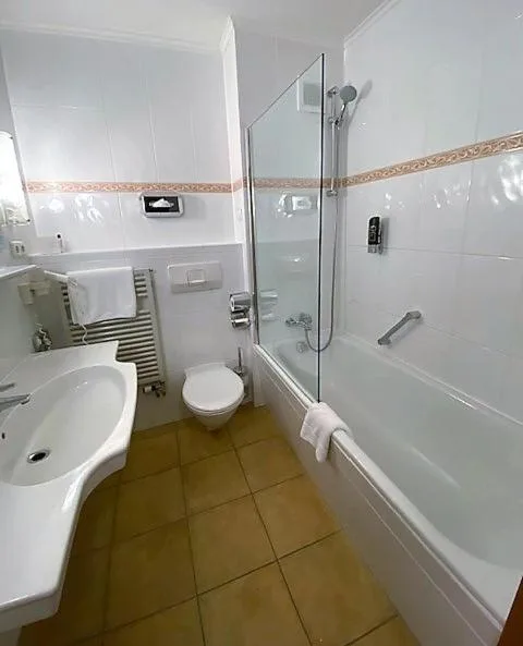 غرفة اقتصادية بسرير مزدوج، Bayerischer Hof 2/2