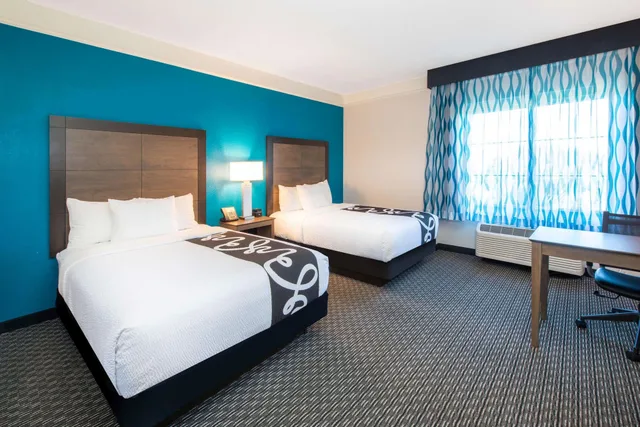 غرفة بسريرين مزدوجين، La Quinta Inn & Suites by Wyndham Tampa Brandon Regency Park 3/5