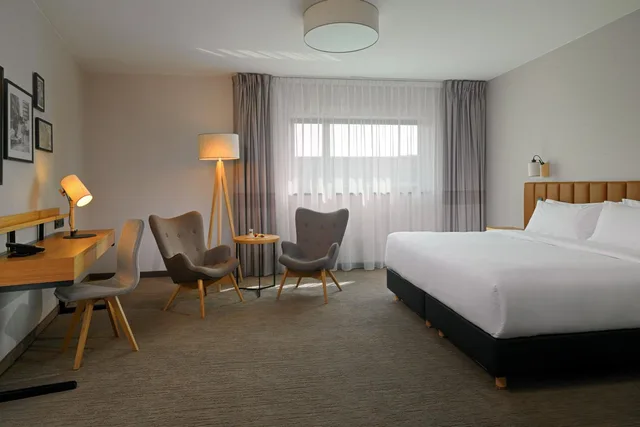 غرفة تنفيذية بسرير كينج، Four Points by Sheraton Warsaw Mokotow 1/4