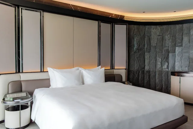 جناح رئاسي بسرير كينج مع أريكة، M Hotel Danang 2/3