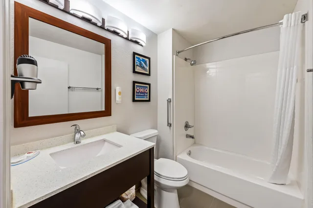 جناح بسريرين كوين، Comfort Inn & Suites Fairborn Near Wright Patterson AFB 5/5