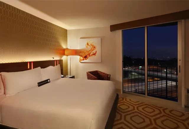 Room, Skyline View, Angeleno Hotel 1/6