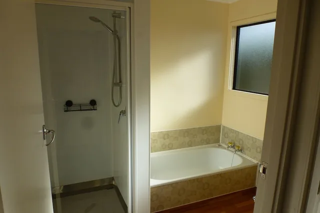 3 Bedrooms, King Bed, 4 Beds, Asure Adcroft Motel 9/10