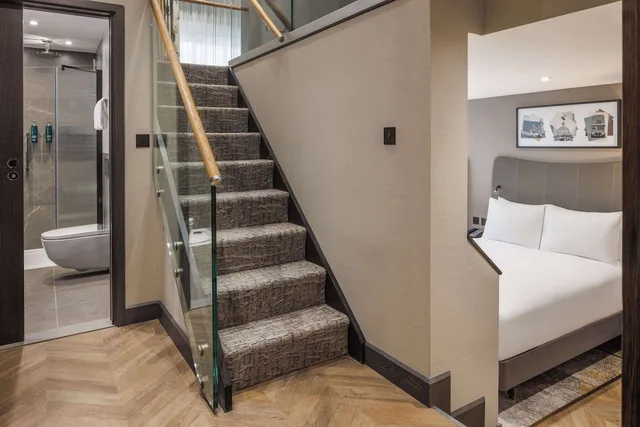 جناح بسريرين مزدوجين مع أريكة، DoubleTree by Hilton London Victoria 5/10
