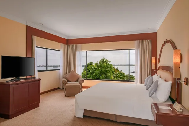 Executive, Suite, Double Bed, Cambodiana Hotel 3/3