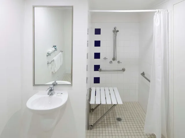 Superior, Queen Bed, ibis Styles Sydney Central 7/9