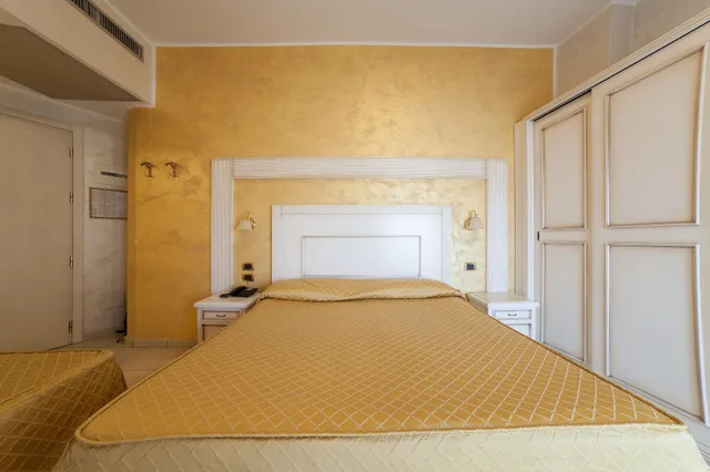 غرفة ثلاثية بإطلالة جزئية على البحر، Hotel Diplomat Palace 3/4