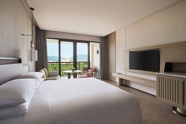 غرفة ديلوكس بسرير كينج بشرفة بإطلالة، Marriott Yalong Bay 2/6