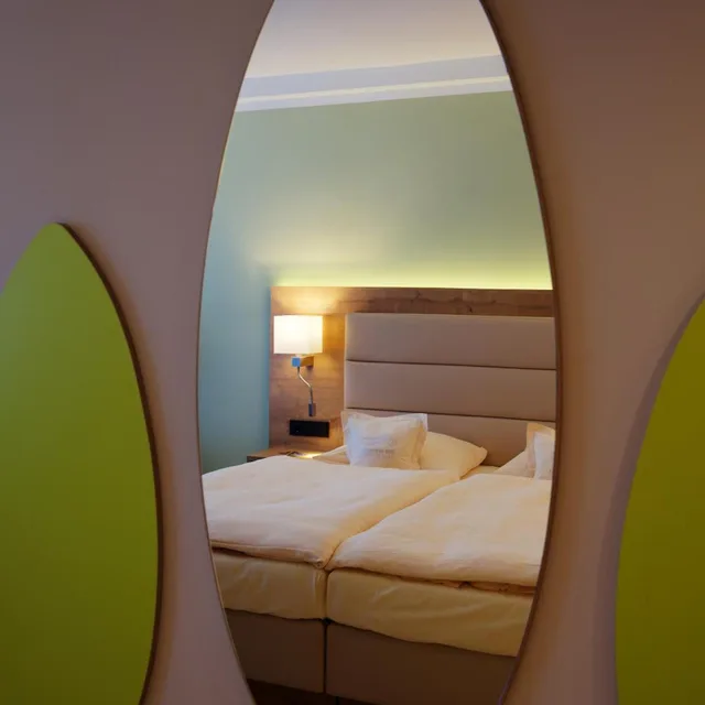 Room, King Bed, Country Side View، Bio Seehotel Zeulenroda 1/6
