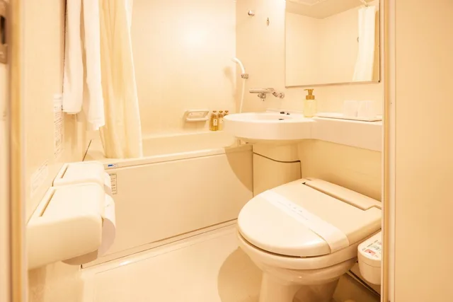 غرفة بسريرين منفصلين بإطلالة على البحر للمدخنين، Naha Beach Side Hotel 8/10