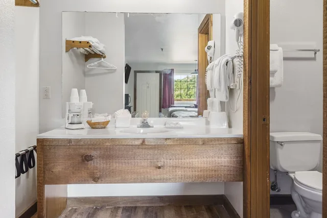 Lodge, 2 Queen Beds، White Wing Lodge 9/10