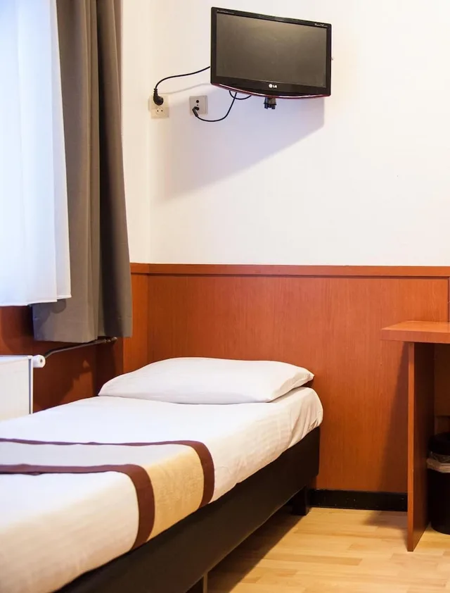 Standard, Twin Beds, Private Bathroom, Continental Hotel 6/10
