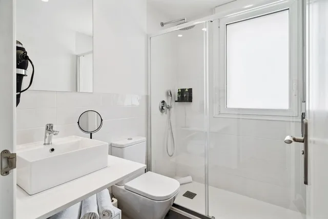 3 Bedrooms, Apartment, 1 Queen and 4 Single Beds, Sofa, Terrace, Limehome Madrid Calle de Nunez de Balboa 7/9