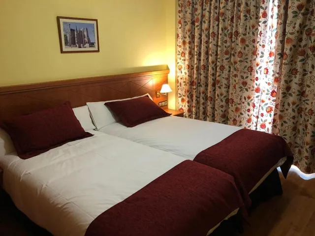 غرفة قياسية رباعية، Hotel Camino Real 1/2