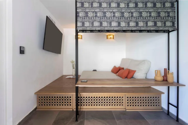 جناح بسرير كينج بمسبح خاص، Aulus Lindos Rhodes Resort, Curio Collection by Hilton 3/6