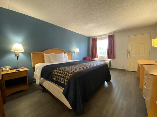 غرفة بسرير كينج، Econo Lodge Branson Theater District 6/9