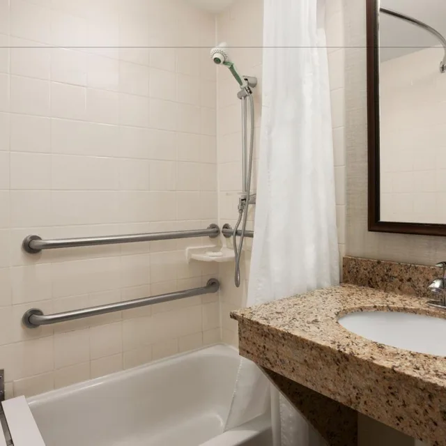 غرفة قياسية بسريرين مزدوجين لذوي الإعاقة، Wyndham Boston Beacon Hill 5/6