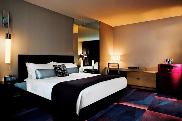 غرفة قياسية بسرير كينج، W Minneapolis- The Foshay 2/5