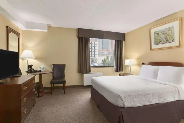 Standard, Days Inn by Wyndham Fallsview 1/4