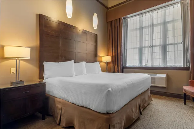 غرفة بسرير كوين مع أريكة، Best Western Parkway Inn Conference Centre 5/6