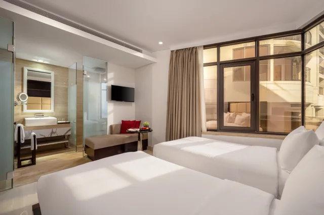 غرفة سوبيريور بسريرين منفصلين بإطلالة على المدينة، Holiday Beach Hotel Danang 1/3
